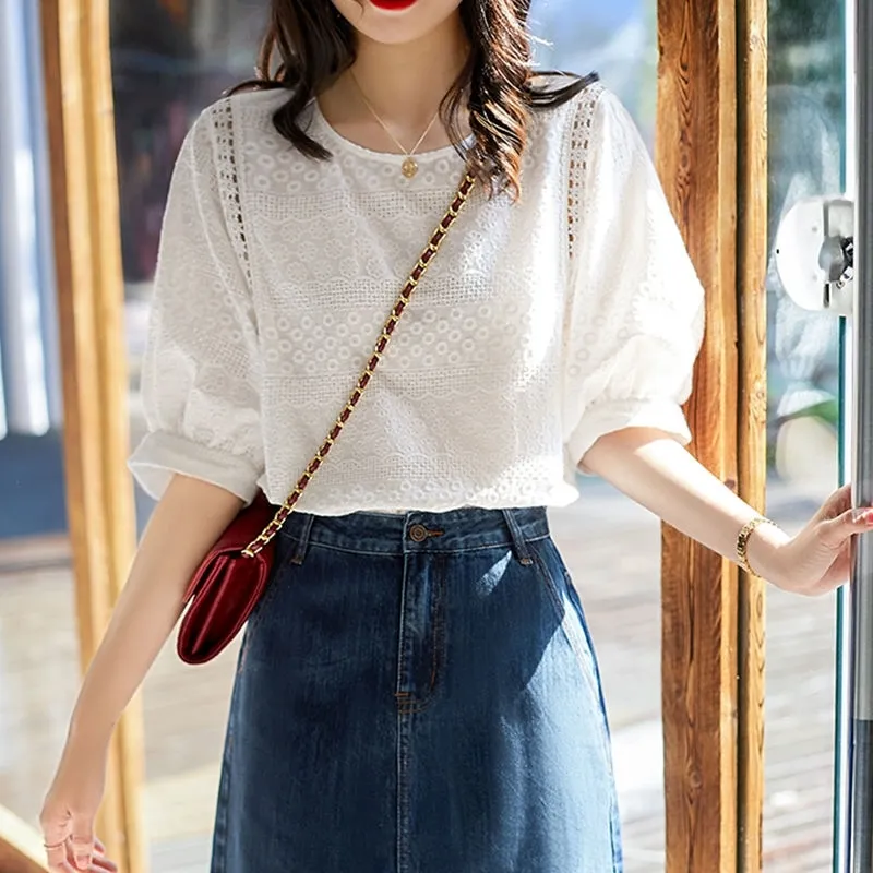 Verão Nova Coreia Moda Mulheres Lanterna Sleeve Solta Camisas Bordado Algodão Lace O-Neck Blusas Casuais Plus Size M28 210315