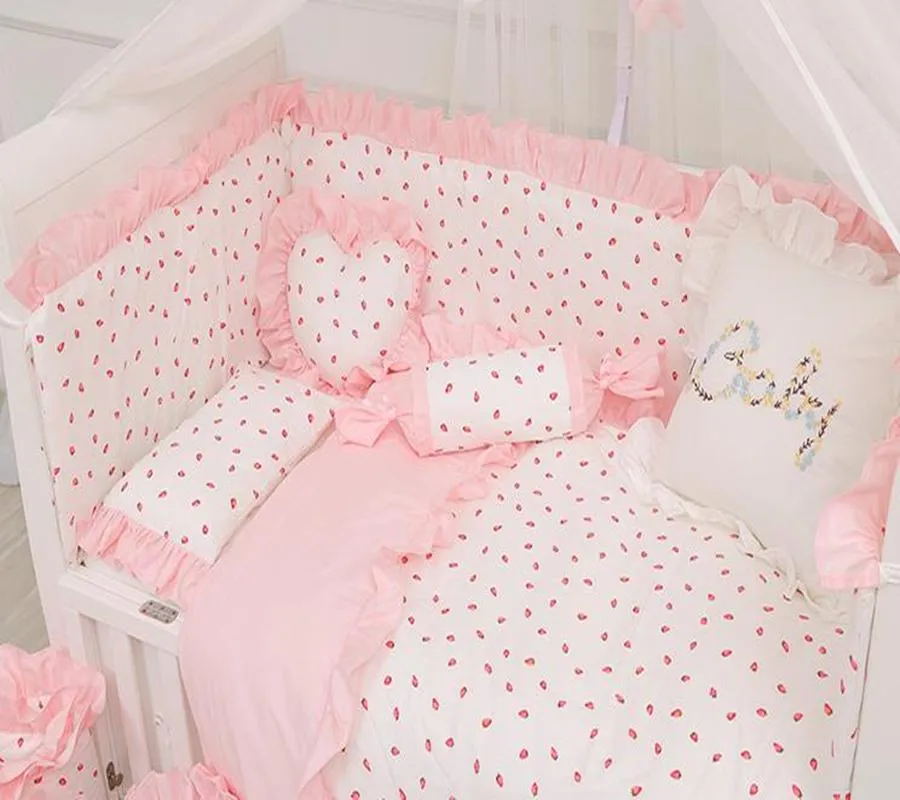 Baby sängkläder sätter bomullsrosa spets Strawberry mönster spädbarn spjälsäng kudde täcke täcke nyfödd barnsäng madrassöverdrag