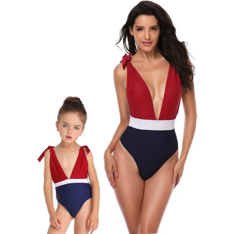 Combinação de cores Mamãe e Me Swimwear Família Matching Roupas Tropical V-Pescoço Holiday Ins Moda Traje 210529
