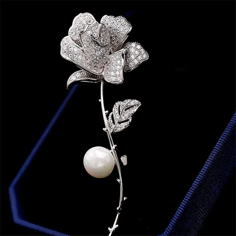 女性のブランドデザインの気質スーツのブローチピンのためのピン、ブローチ甘いロマンチックな結婚式のブライダルバラの花の真珠の宝石類