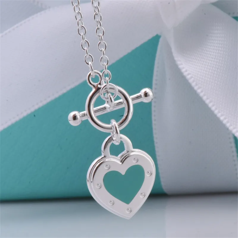 100% S925 Sterling Silver Love Naszyjnik, zielony wisiorek miłości. Wysokiej jakości wysokiej jakości biżuteria damska Q0531