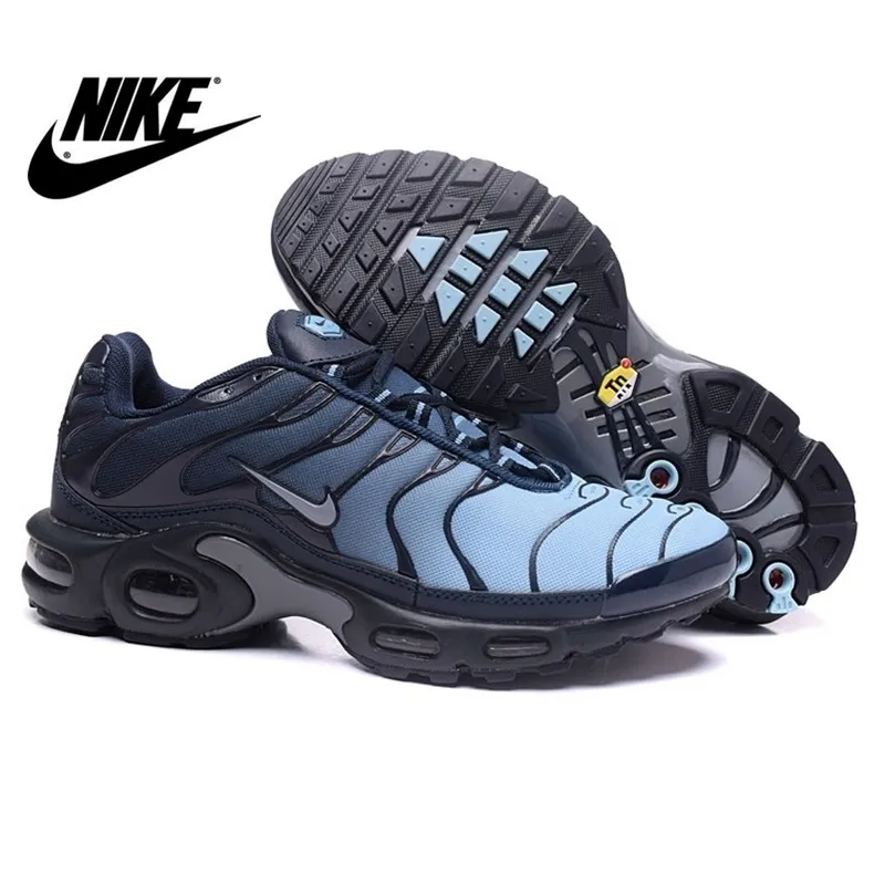 Baskets NIKE AIR MAX PLUS TN Noir Hommes