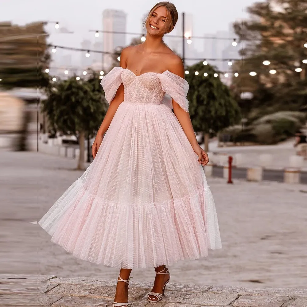 Rose clair une ligne robes de cocktail hors épaule chérie à plusieurs niveaux tulle volants longueur de thé robes de soirée formelles sur mesure Made157q