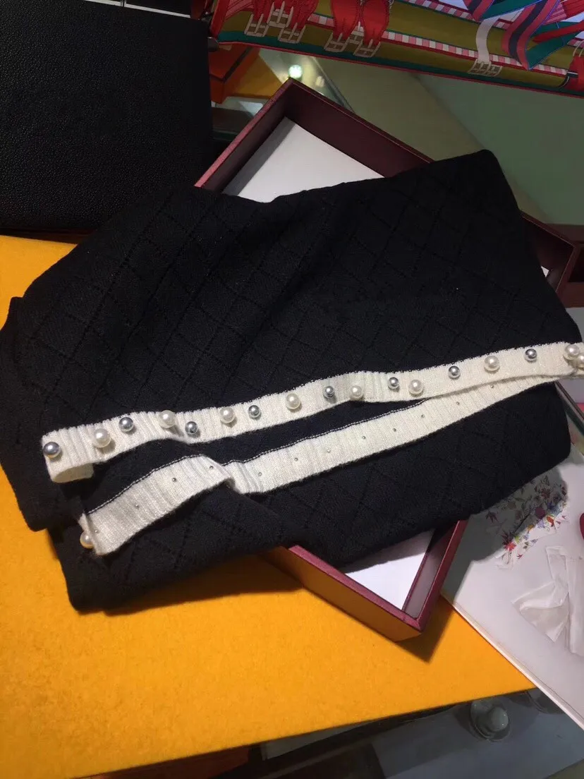 2021 Nuovo stile di vendita Elegante Cashmere Knitting Rhomboid Scarf Temperament Versatile Pearl abbellito Lady Lady Scarf2867