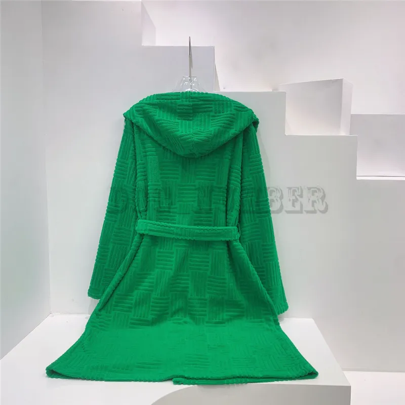 Toalla verde Jacquard Basta de baño Vintage Caperuta para el hogar Bata de ropa para el hogar Autumn Invierno Túnicas de baño tibio para mujer Bolsera de bolsillo de bolsillo de manga larga Bata para el hogar