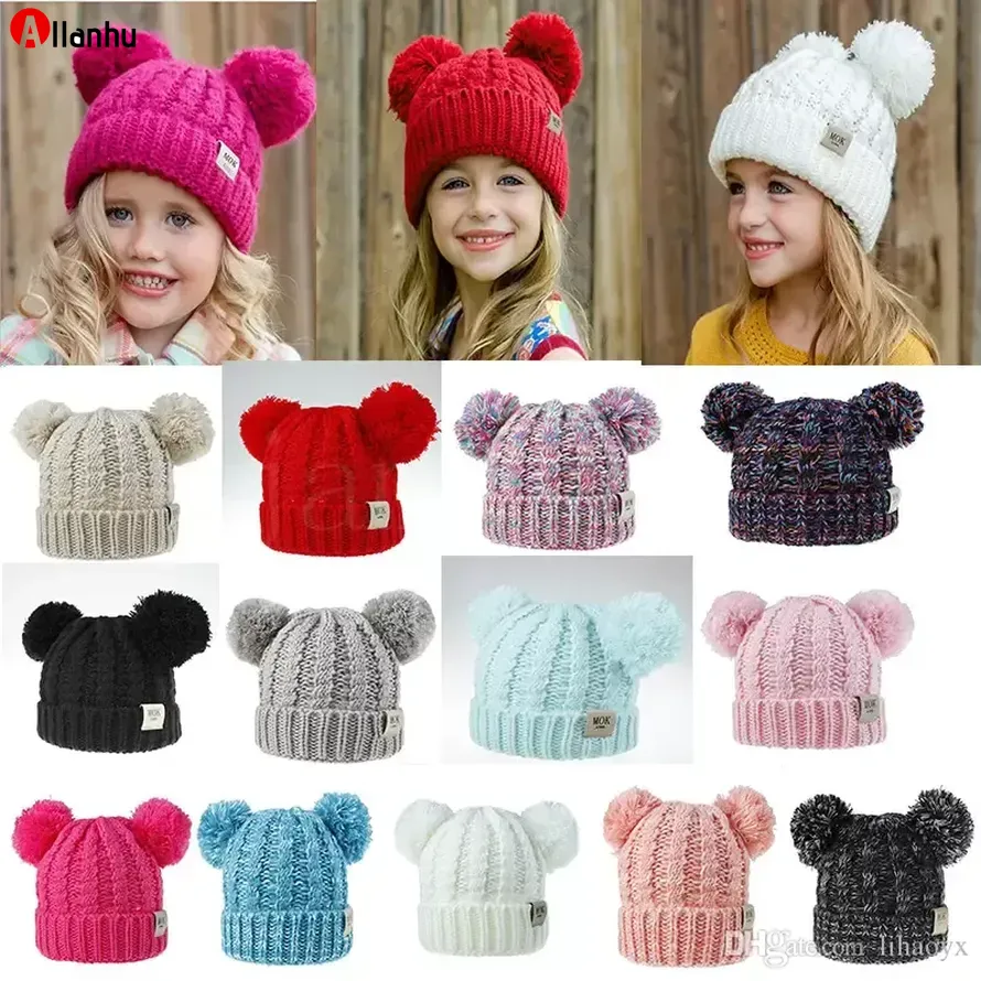 Berretti all'uncinetto lavorati a maglia per bambini Cappello per ragazze Soft Double Balls Cappello caldo invernale 13 colori Berretti da sci con pompon per bambini all'aperto xcawe