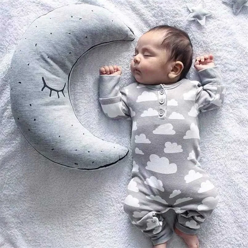 Doğan Bebek Erkek Kız Romper Bebek Giyim Sevimli Gri Bulutlar Baskı Uzun Kollu Tulum Pijama Toddler Giyim Kıyafetleri 211011