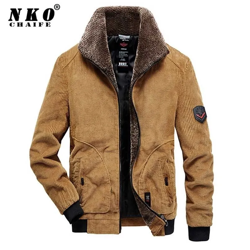 男性の冬の暖かい厚いジャケットファッションの毛皮の襟のCordurooyコート秋のブランドのアウトウェアミリタリーカジュアル211118