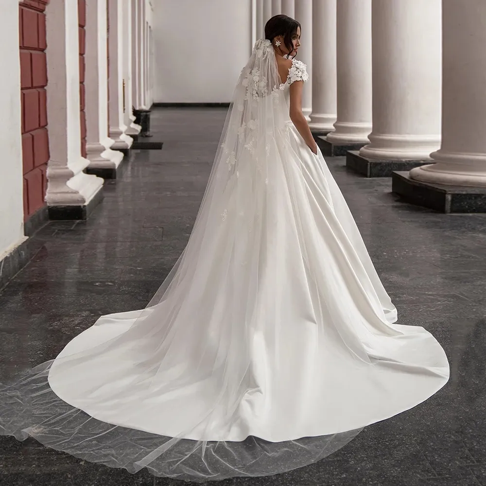 Robe De Mariée En Satin Magnifique, Nouveau Style, Manches Cape