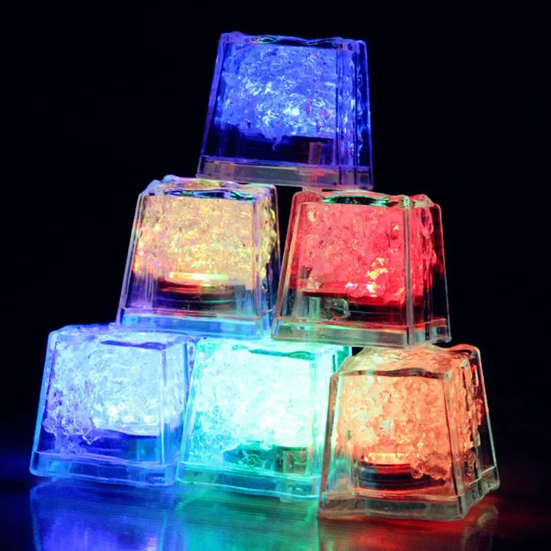 マルチカラーLEDフラッシュLigth Water Water Ice Cube Light Novalty Safe Crystal Wedding Bar Party Light