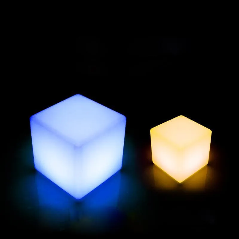 2022 nuovi mobili da giardino impermeabile incandescente sgabello cubo telecomando sedia PE plastica LED RGB Wireless El decorazione lampade da prato