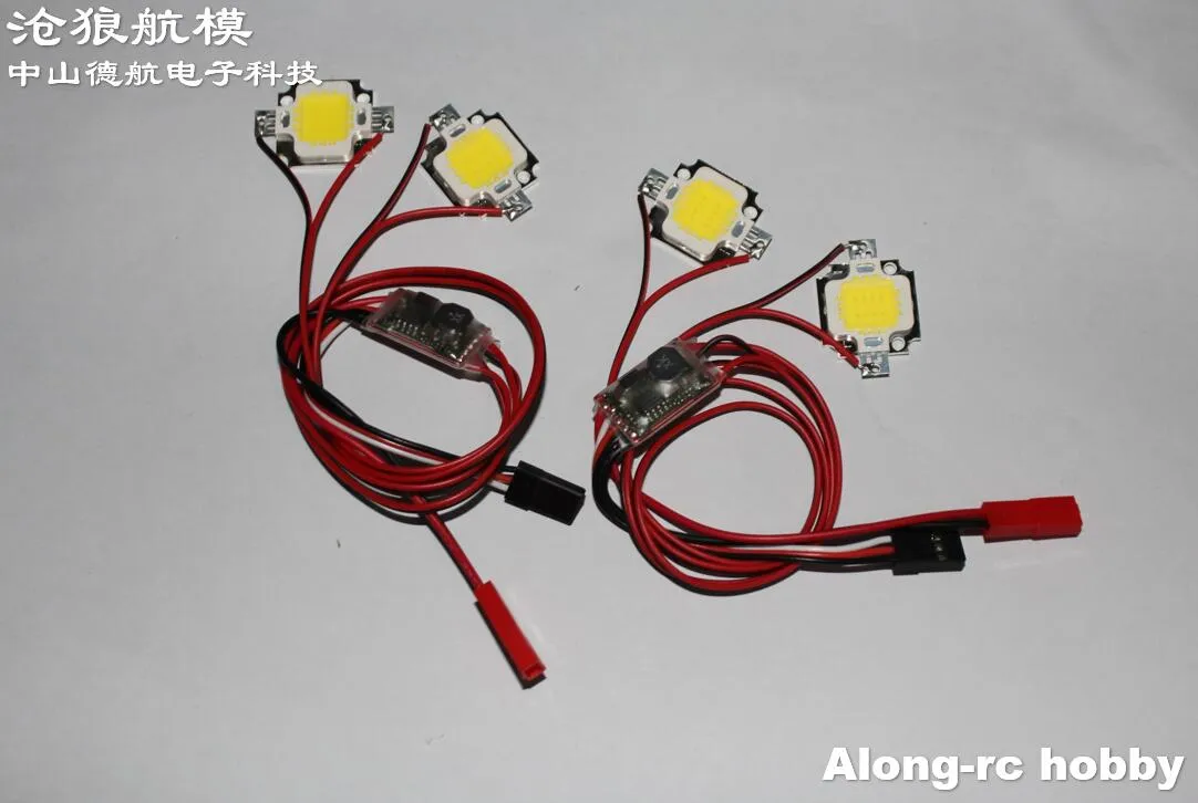 Luci di alta qualità Due LED bianchi da 10 W con controller Flash per QAV 250 4 - 6 assi Modelli fai da te di aerei RC Hobby RC Aereo aliante