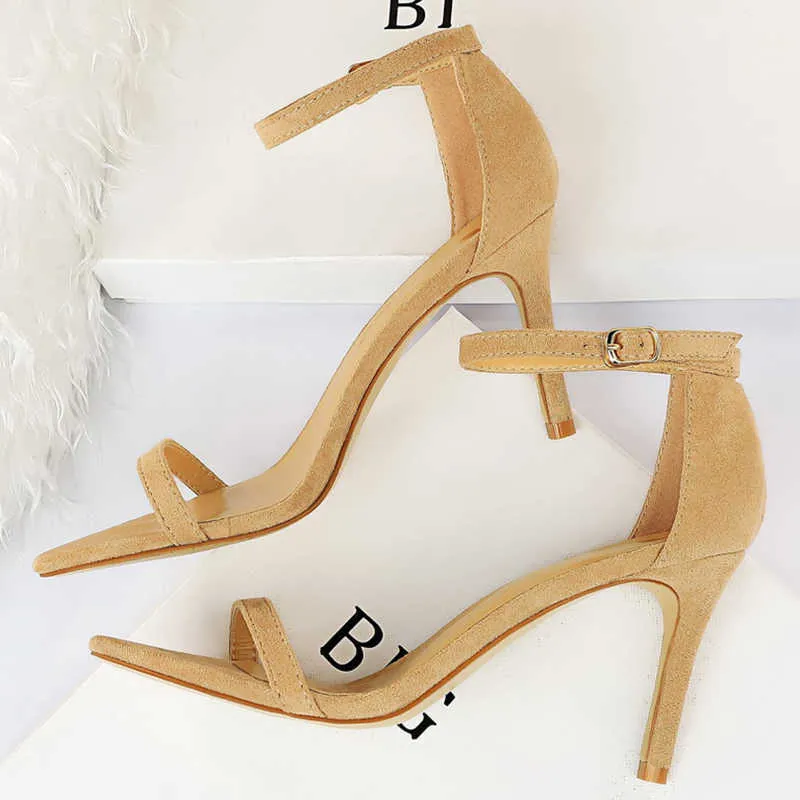 2021 Kvinnor Sommar Lågklackat Flock Sandaler Fetisch 8cm 11cm Högklackat Skor Stiletto Stripper Classic Sandles Naken Strappy Pumps Y0721