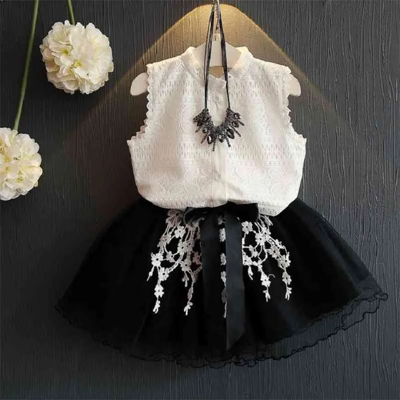 Arrivées Summer Enfants Ensembles Sans Manches Dentelle Simple Boutonnage Tops Noir Fluffy Jupe 2pcs Filles Vêtements 2-7T 210629