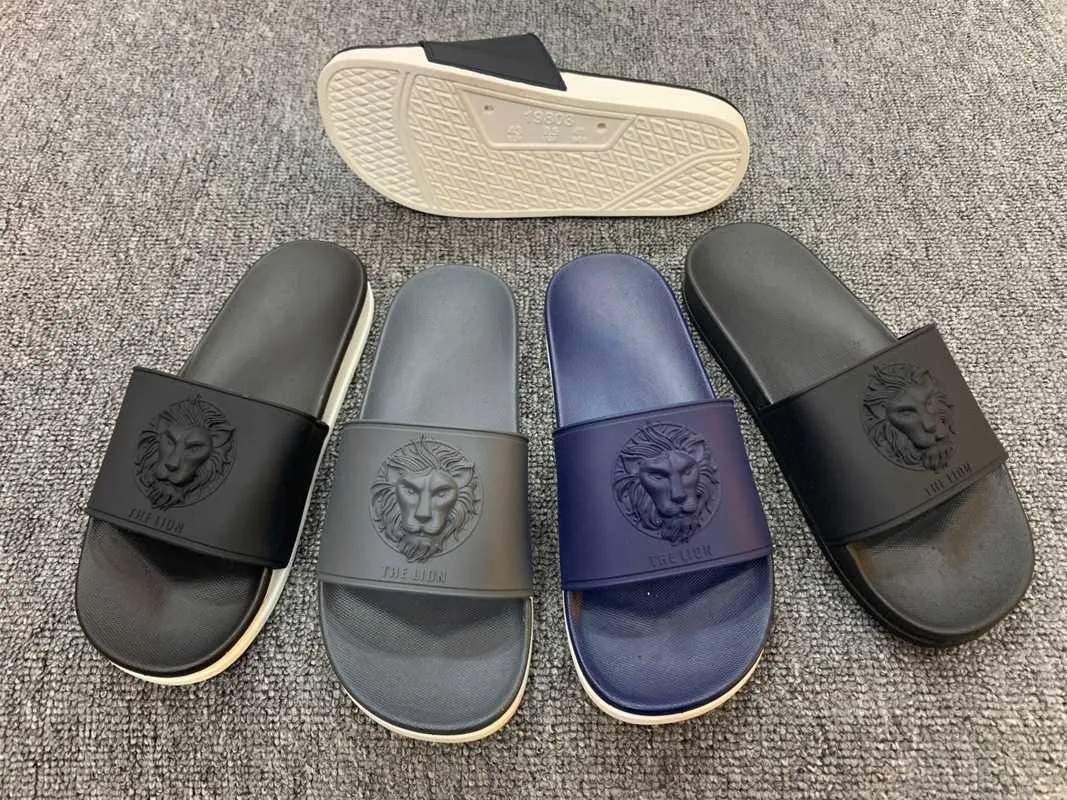 Summer Style Shoes for Men Two-color Bottom Lion Slides Outdoor Non-slip Europe Rubber Slippers Wild Beach 210908
