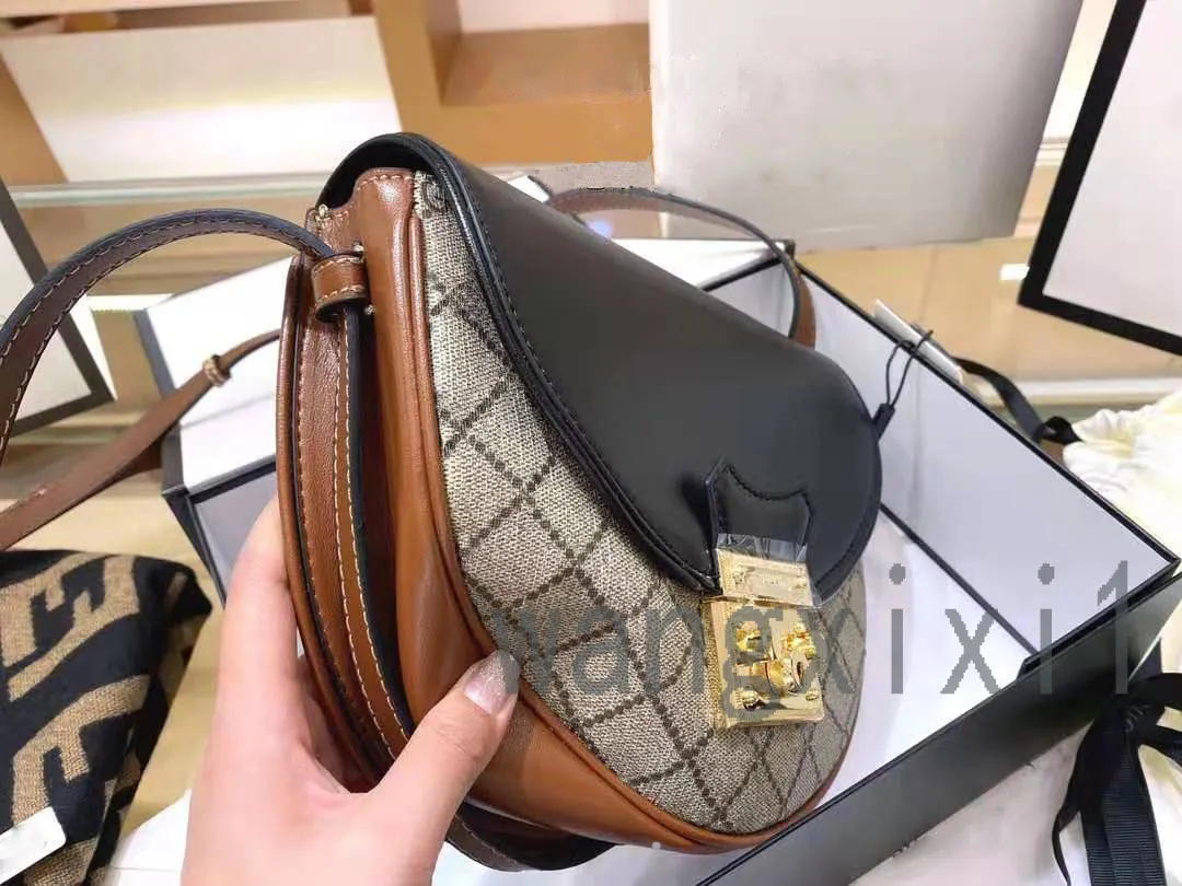 2021 new designer design high quality brand classic crescent saddle bag, diagonal bag, black and old flower stitching, size: 24cm