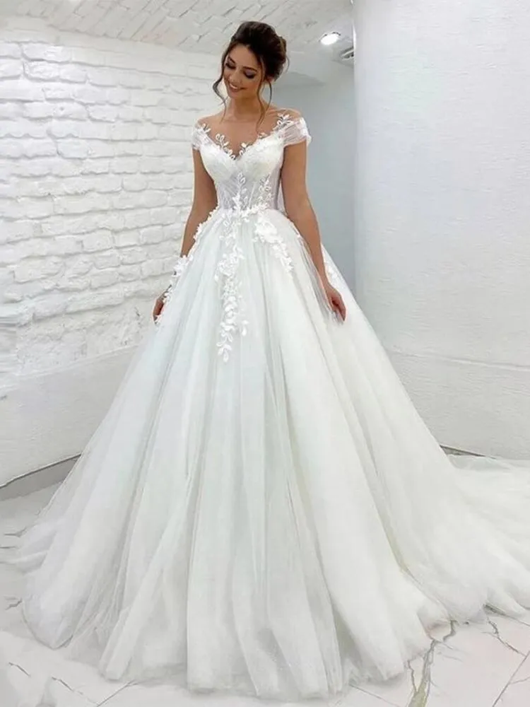 Elegante Ivoor Tule Trouwjurken Prinses Een Lijn Bruidsjurken Sheer Hals Cap Korte Mouwen Kant Bloemen Applicaties Bruid Jurk Back Buttons Robe de Mariage 2022