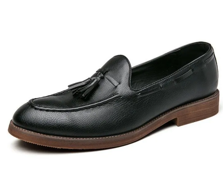 Män Designer Mode Skor Tassel Dekorerad Läder Loafers British Style Vintage Slip On Moccasins Flats Oxford V Sko