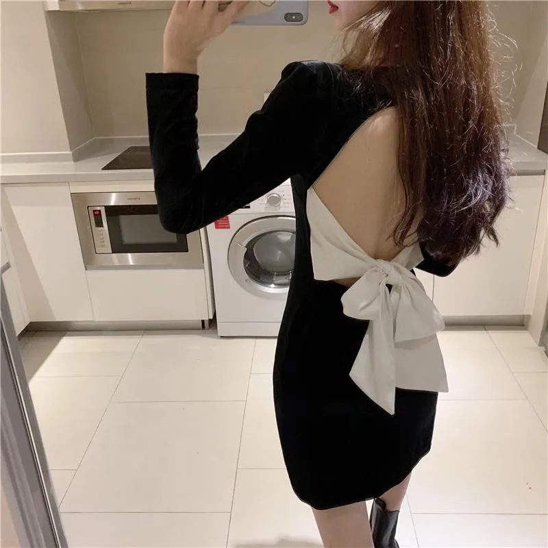 Casual Suknie Sexy Backless Z Bow Kobieta Krótka Mini Dress 2021 Jesień Aksamit Długi Rękaw Płaszcz Party Vestido You1127 \ t