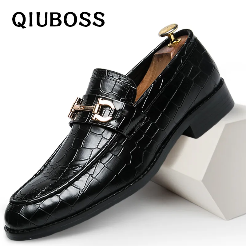 Scarpe da uomo Scarpa da cerimonia formale Sapato Social Masculino Pelle marrone Elegante abito di lusso Scarpe Big Size Dropshipping Fashion 210302