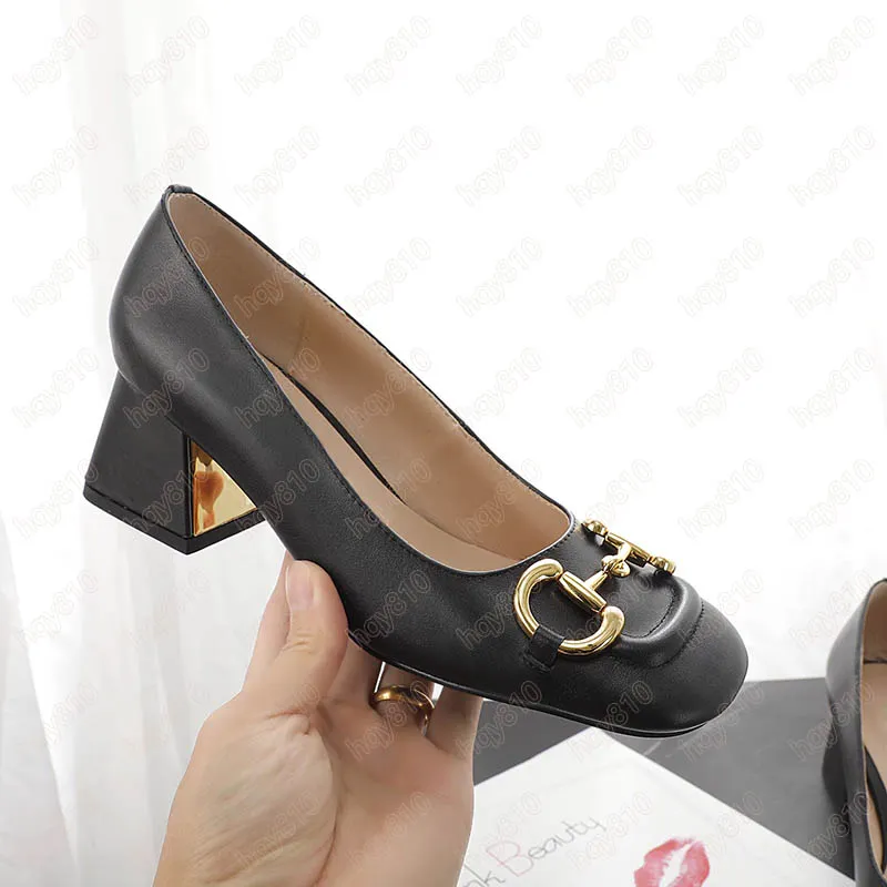 Horsebit 크기가있는 럭셔리 신발 여성 미드 힐 펌프 35-42 이탈리아 최첨단 패션 브랜드 최근 스타일 모델 SD03