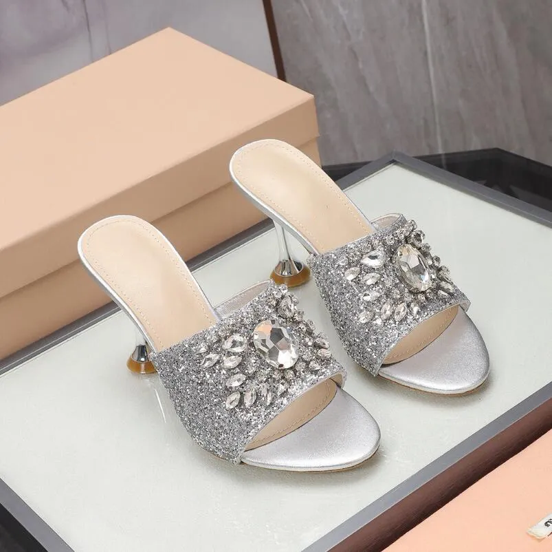 Crystal geborduurde vrouwelijke Designer Sandalen Fashion Bling Party Slippers voor vrouwen Nieuwe hoge hiel 8,5 cm vrouwelijke sandalen