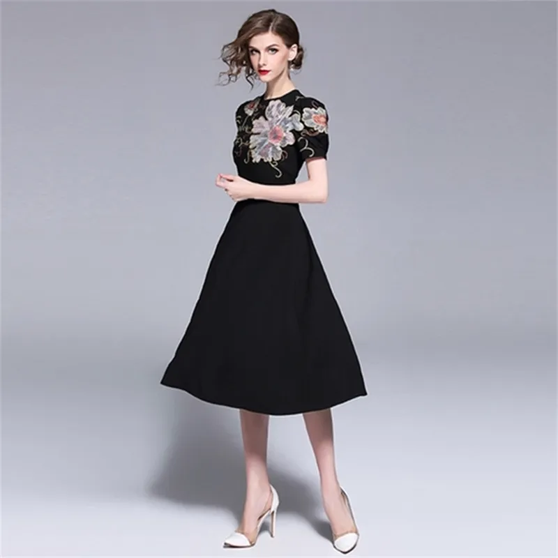 High Quality Fashion Designer Runway Dress Summer Women Puff sleeve luxurious Embroidery Floral Casual Elegant 210603