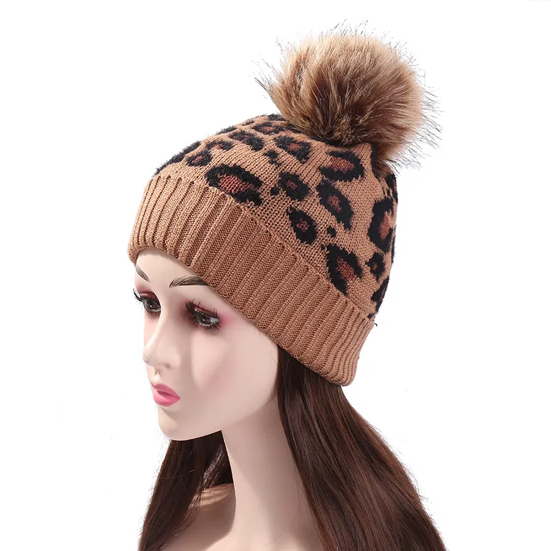 Mode femmes imprimé léopard noyau-filé casquette de laine hiver détachable casquettes de boule chaud tricoté bonnet chapeau XY443