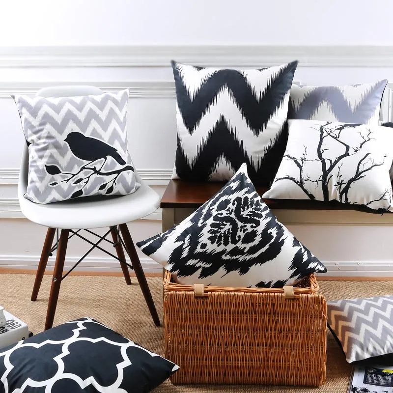 Cuscino per divano in flanella morbida stile nordico all'ingrosso Cuscino decorativo/decorativo a strisce geometriche moderne in bianco e nero