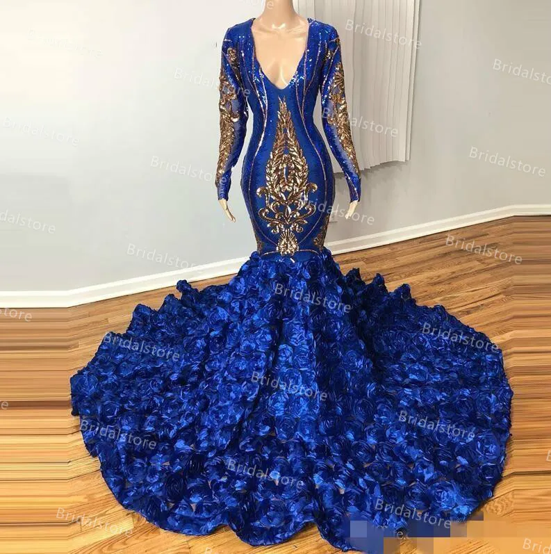 Sparkle Royal Blue Mermaid Prom Kleider für schwarze Mädchen mit goldenen Applikationen Deep v Hals Langarm formelle Abendkleider Trompete Rose Blütenboden Roben Soiree