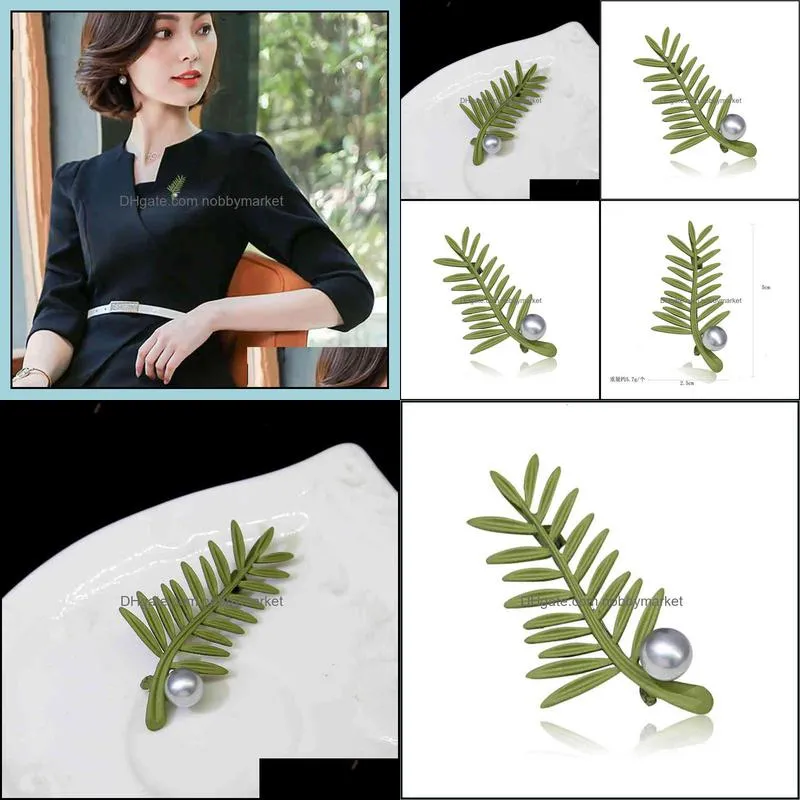 Luxury brooch New paint Green Leaf Brooch fashion personality Pearl women`s anti light silk scarf buckle