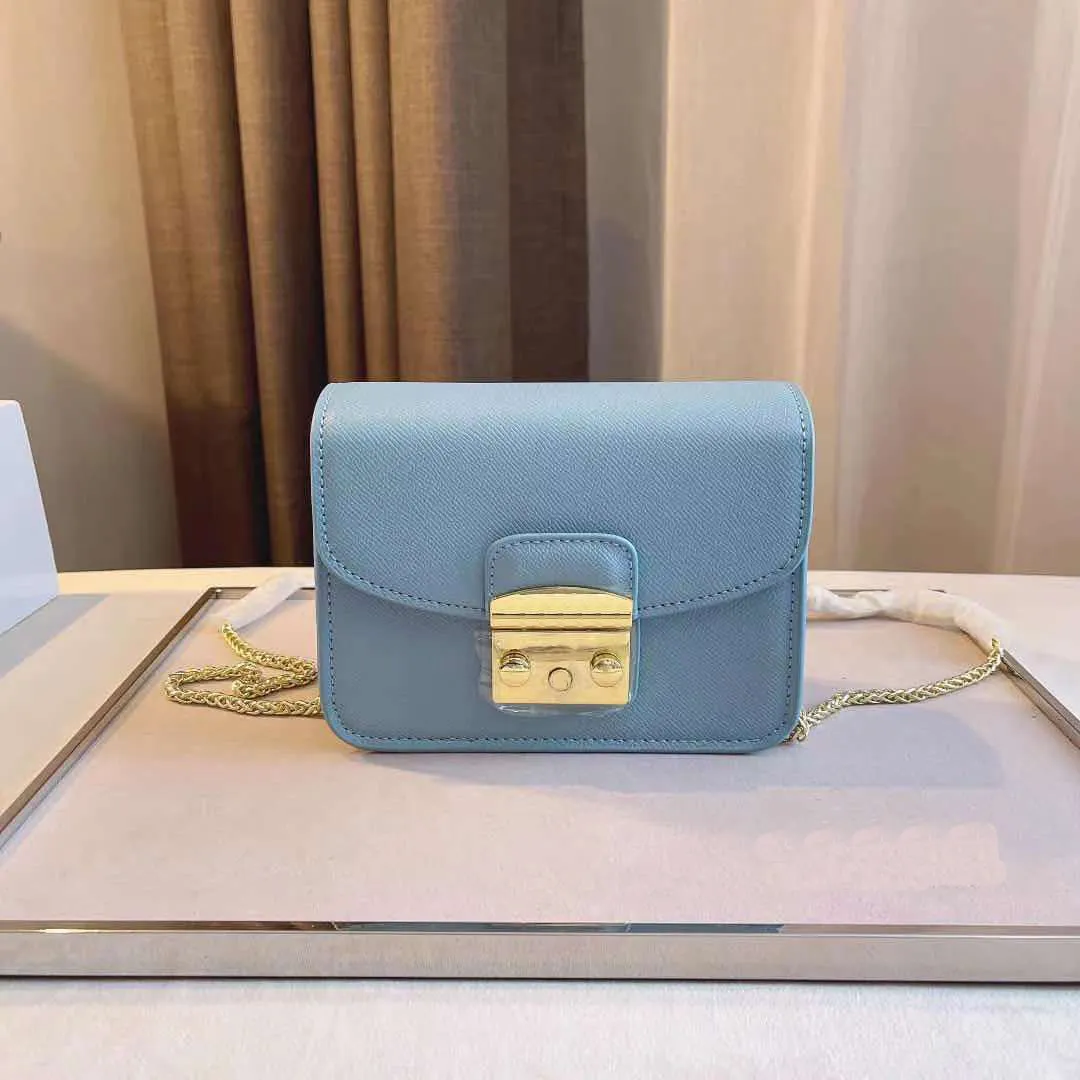 Utsökt Mini Shoulder Bag Designer Kvinnors Kors Kroppsväskor Gullig plånbok i en mängd olika färger Small Square Flip Purse