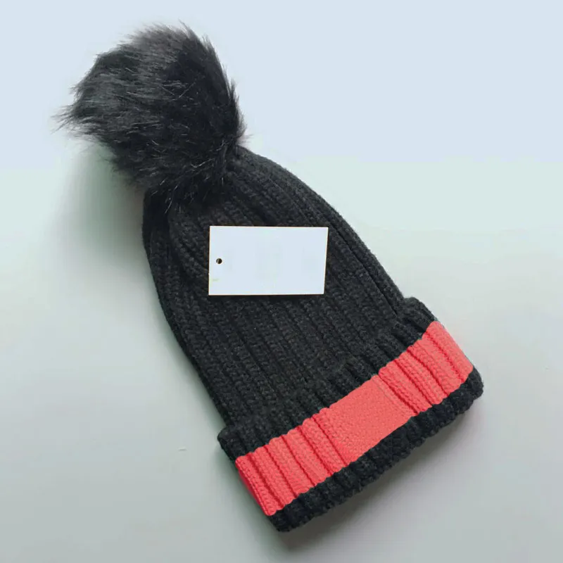 Fashions Vintermänniska Kepsar Kepsar För Kvinnor Män Förälder Barn Magneter Med Real Raccoon Fur Pompoms Varm Flicka Pojkar Kids Cap Snapback Kvinna Pompon Skalle Beanie Hat