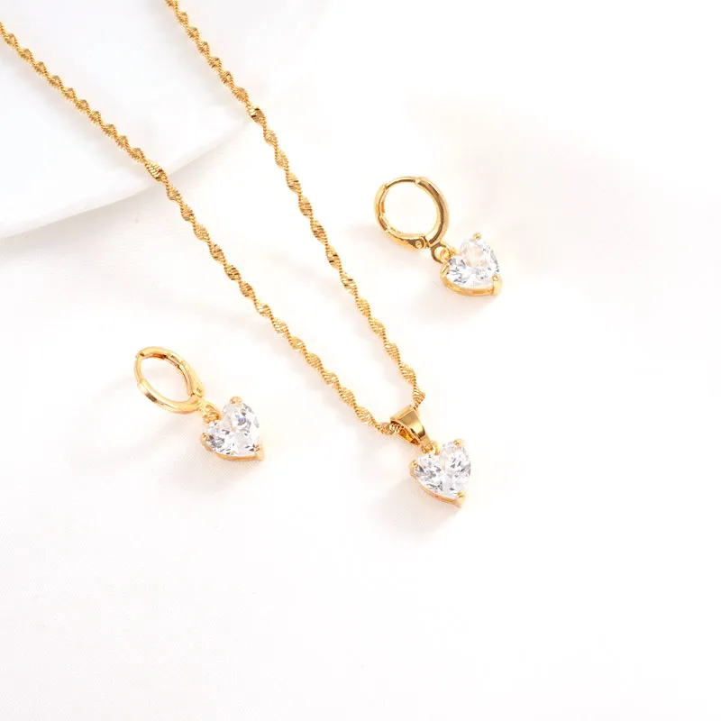 Beyaz Rhinestones Aşk Kalp Kolye Güzel Katı 9 K Altın CZ Kolye Küpe Seti Kostüm Mücevher