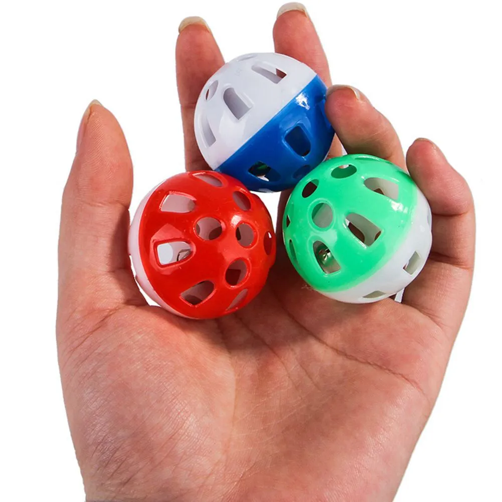 100 pcs pet suprimentos oco plástico gato brinquedos bolas de sino colorido com voz adorável bola interativa 3.5cm tilintar filhote de cachorro jogar