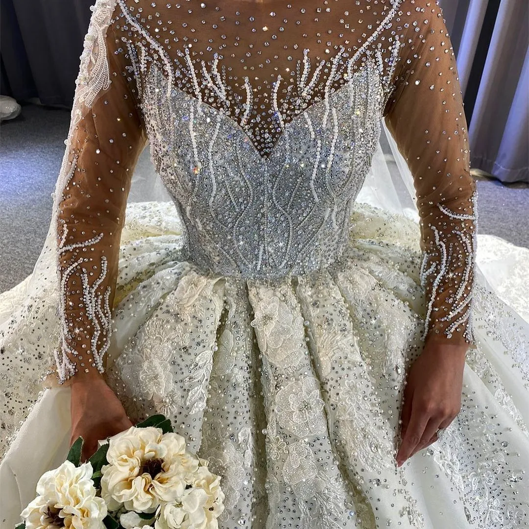 2021 Luxury Ball Gown Ivory Wedding Dresses Dubai Church Jewel Neck Beads Crystal Lace Appliqued Bride Gowns Sweep Train Long Slee256c
