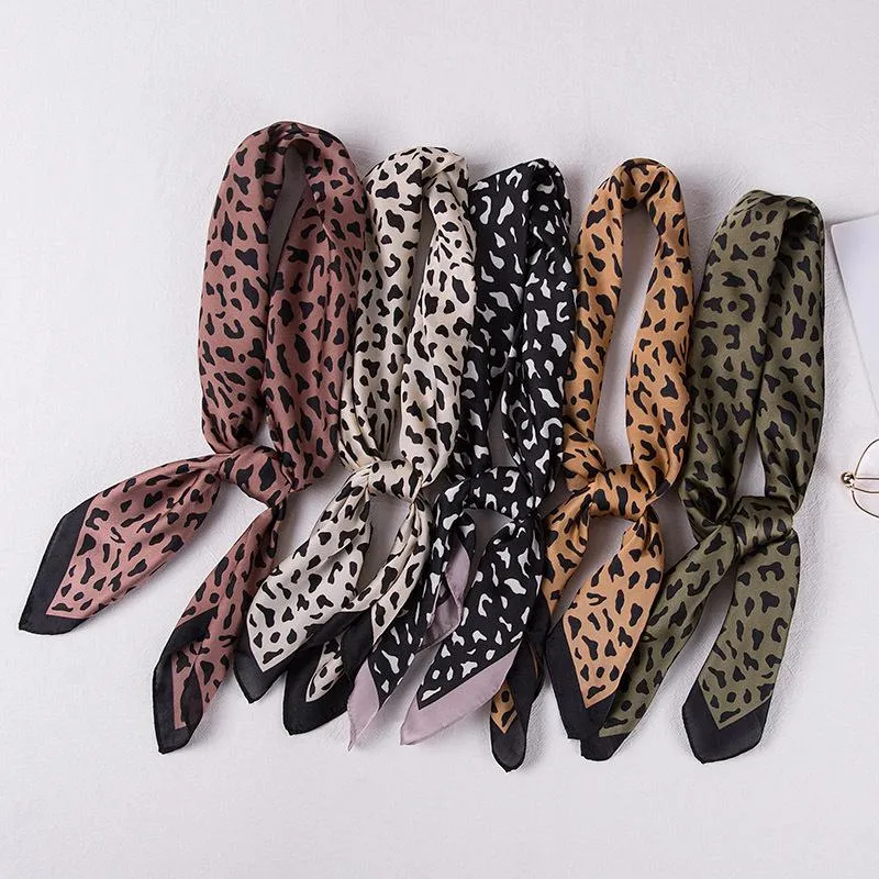 Scarves Women Silk Scarf för hårband Square Leopard Tryckt Satin Head Neck Scarfs Kerchief Handkerchief väska Bandana Sjal