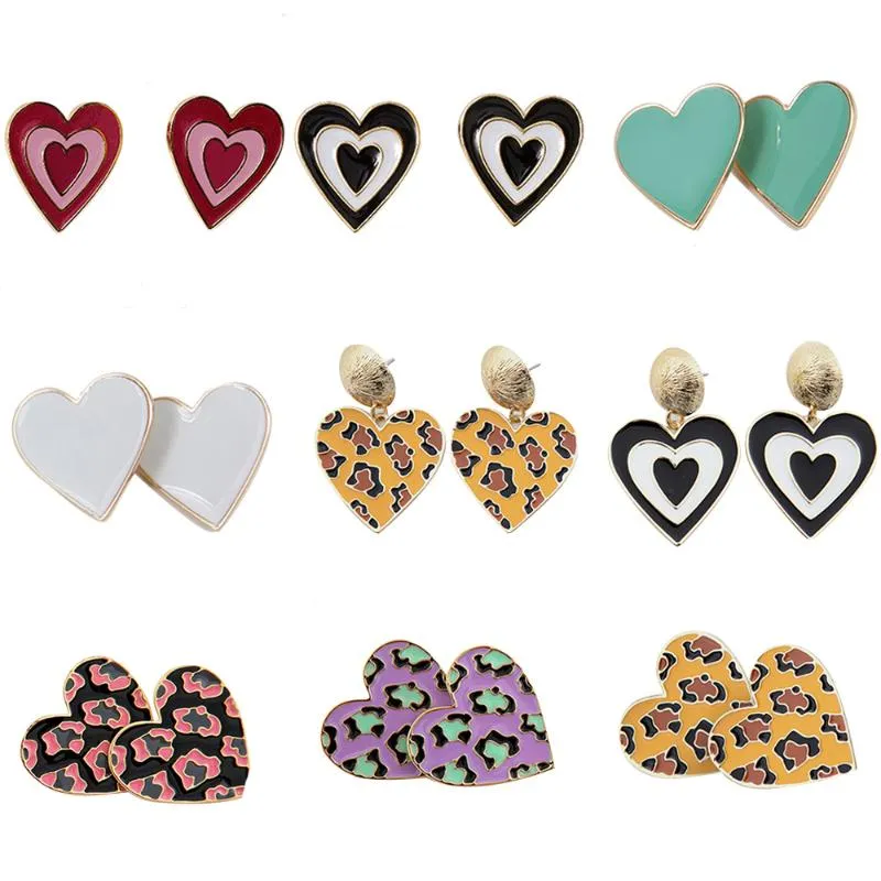 Stud 2021 Kleurrijke artistieke email Designer Hart Earring Classical Black Wit Solid Color -oorbellen voor vrouwen