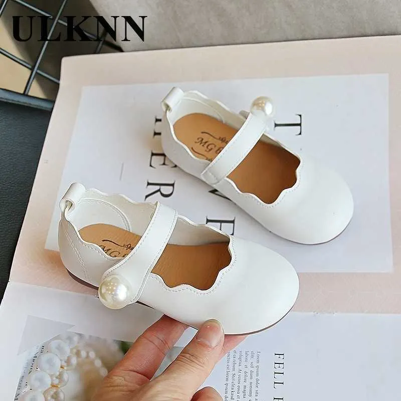 Ulknn meninas pequenos sapatos de couro 2021 outono Nova moda Princesa Princesa Sapatos de Dança do Miúdo Sapatos de Pérolas Y0809