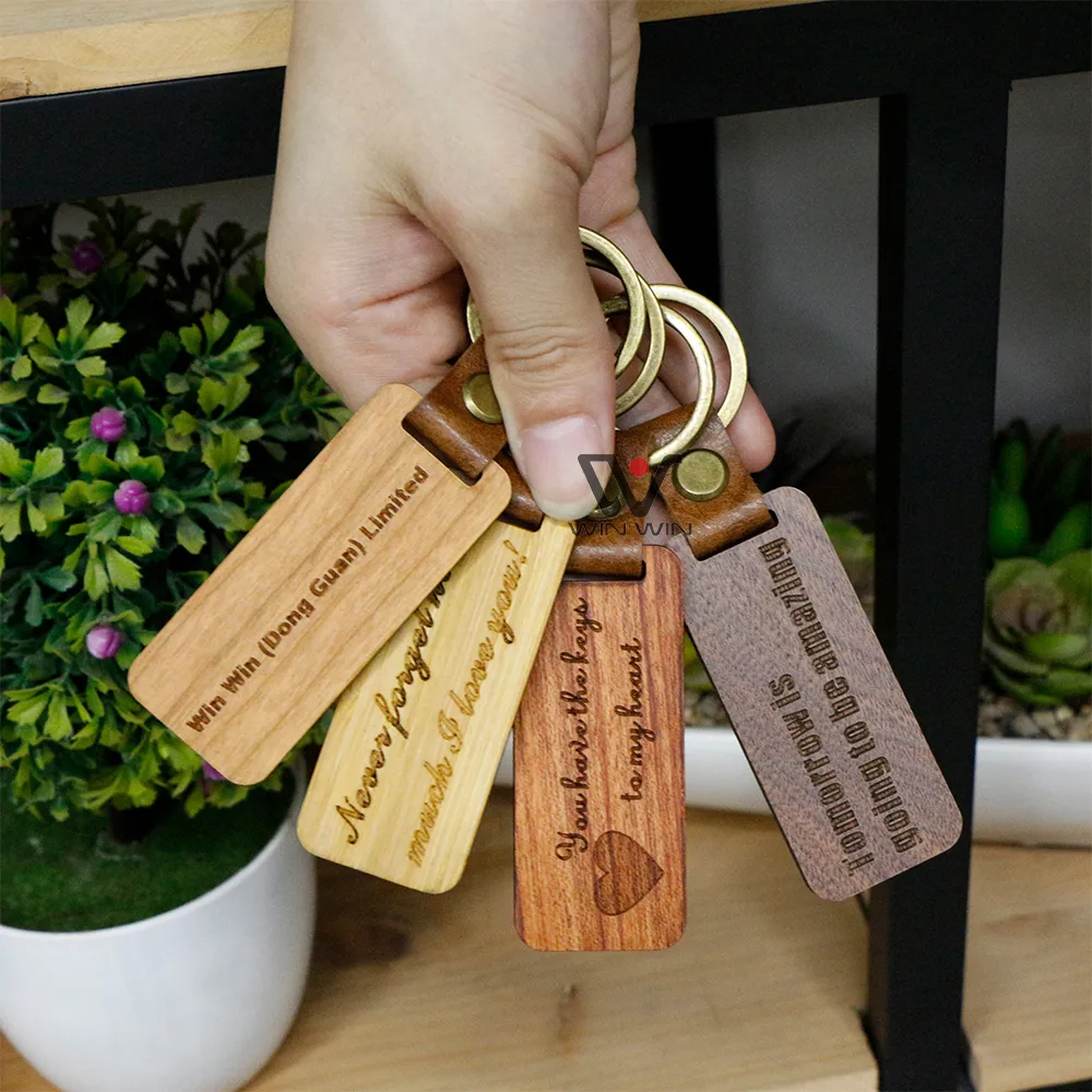 2021 Hot Selling Design Wood Keychain Straps Natural Wood Car Keychains Decoration Creative Key Chain Keyring Gift Leather Blank Engravable Keyrings