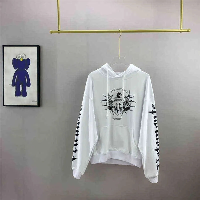 VETEMENTS Oversized Dragon Print Embroidered Graphic Pullover  