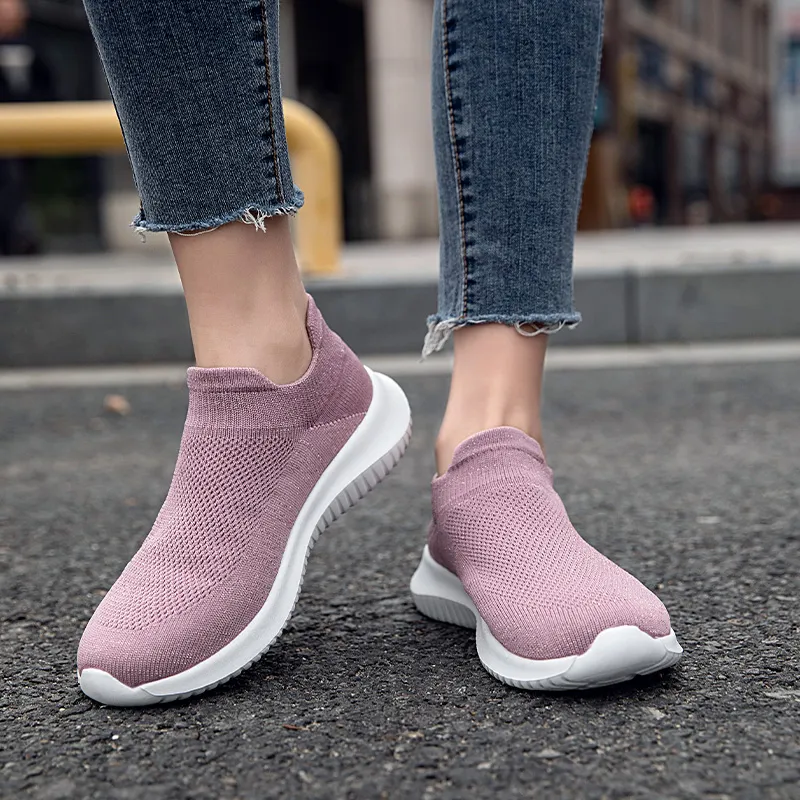 BQ1286 fábrica fábrica corredor de malha de couro sapatos sapatos mulheres esportes esportes treinadores oco ultracar conforto respirável casual andando preto, vermelho, roxo