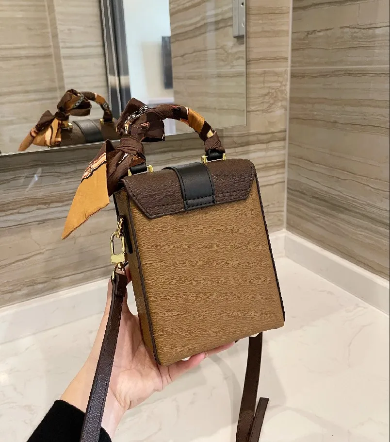 Women`s Single Shoulder Flip Bag Fashion Designer Lady Handbag High Quality Messenger Bags WF2103252