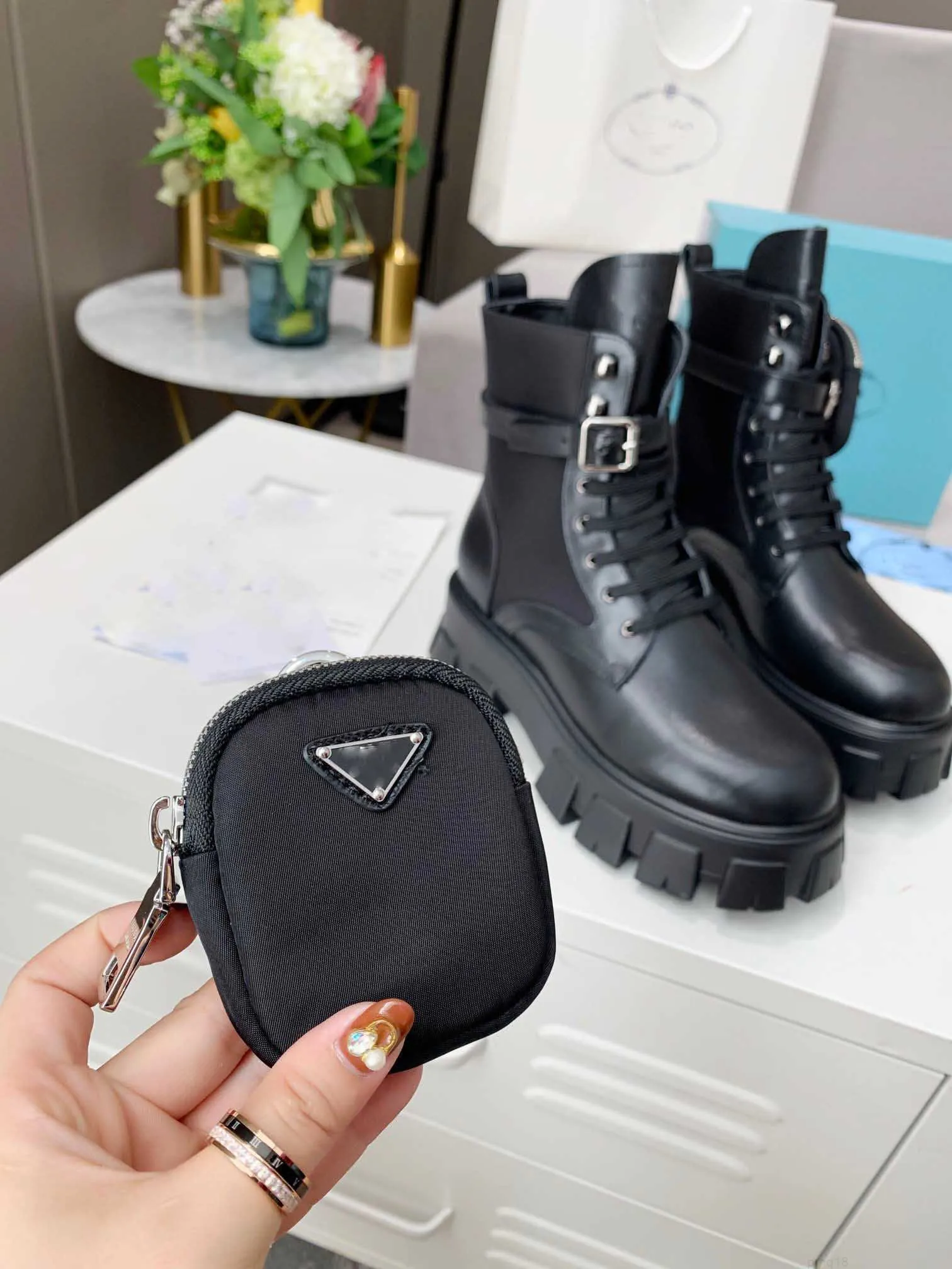 2021 여성 발목 마틴 부츠 오스트레일리아 Rois Boot Real Leather Nylon 탈착식 파우치 블랙 레이디 야외 부츠 신발 크기 35-41