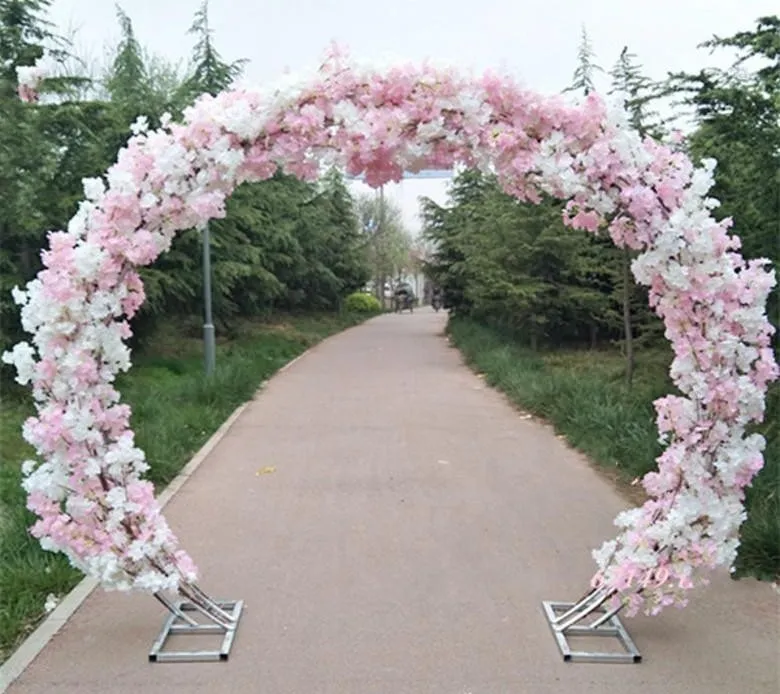 結婚式の小道具鉄のアーチの背景の壁の装飾トラスフレームラウンドフラワーゲートチェリーの花