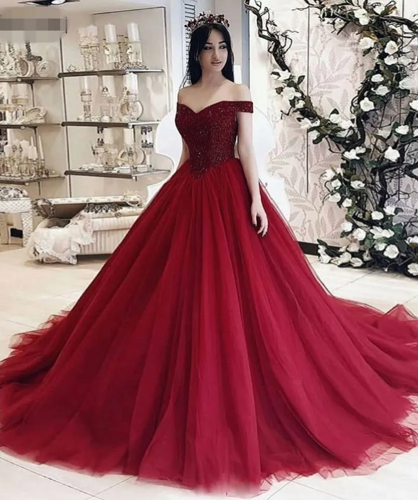 Burgunderrotes Ballkleid Quinceanera-Kleid mit herzförmigem Perlengürtel und V-Ausschnitt, klassisch, schulterfrei, mit Perlen verziert, lange Abendkleider aus Tüll