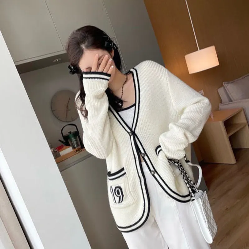 Women's Sweaters designer Womens C Designers Clothes Sweater Small Sweet Wind Coat Winter Cardigan Cashmere Blend Fashion Letters Print Women High