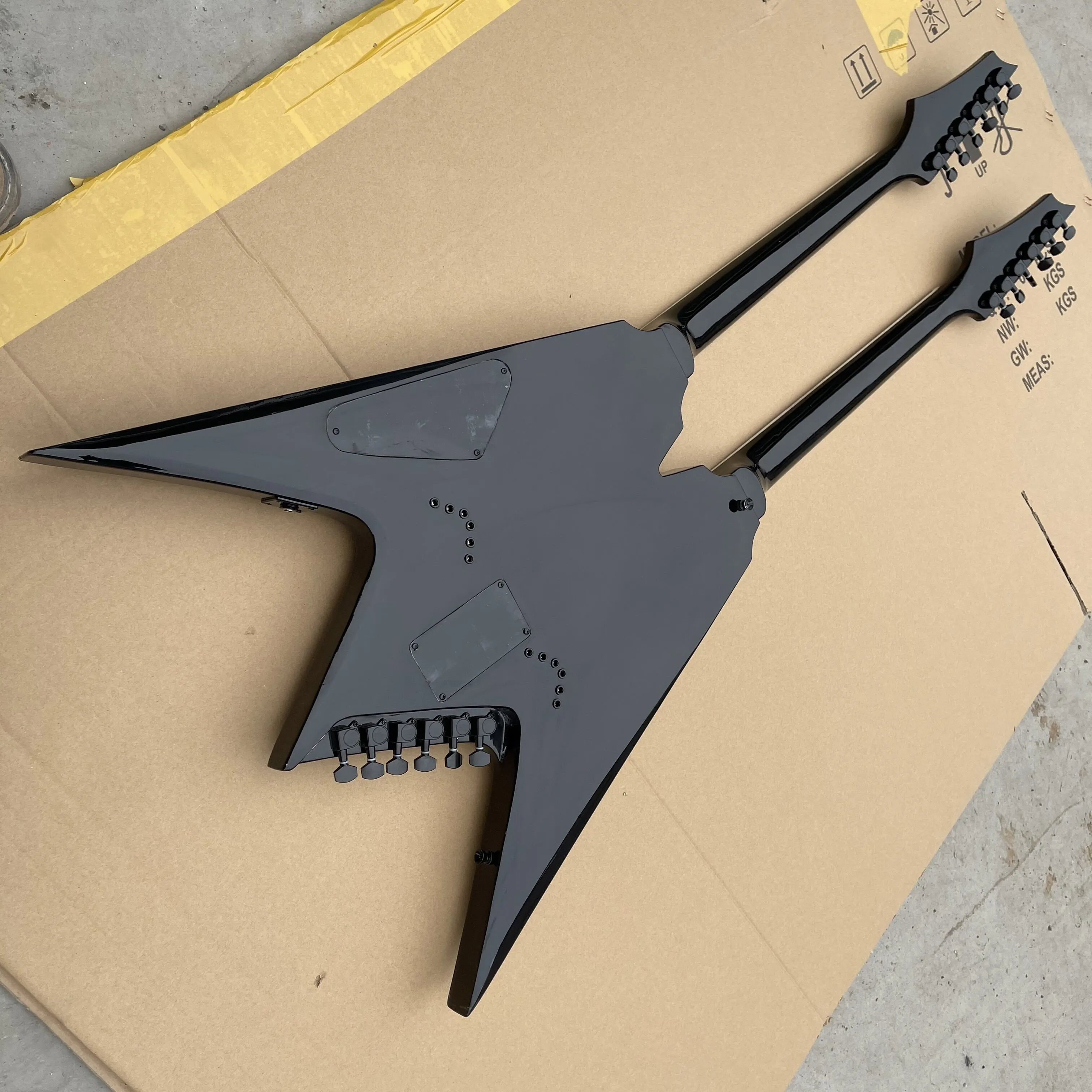 Dave Mustaine Flying V Shaped Headless Electric Guitar With Sharkfin Inlay And Black Hardware 6 String 12 Strings From Jugg guitar 192.77 DHgate.Com