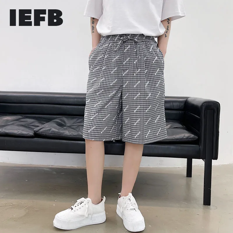 IEFB Été Plaid Lettre Cordon Taille Élastique Short Pour Hommes Casual Lâche Coréenne Mode Genou Longueur Pantalon Pour Homme Y7062 210524