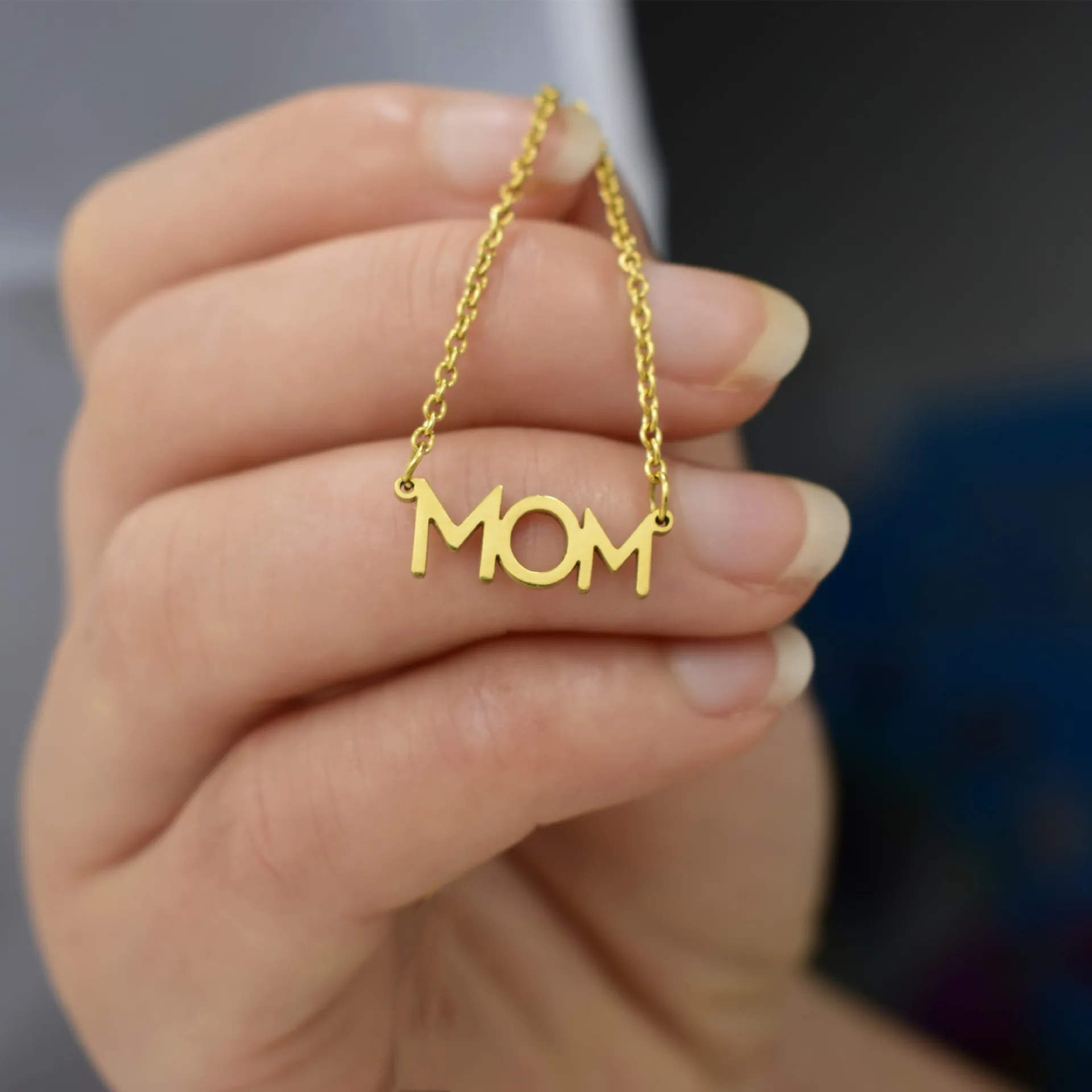 Stainless Steel Letter MOM Necklace Mothers Love Pendant Minimal Necklaces Silver Gold Rose Gold Colors Jewelry Best for Moms Mother's Day